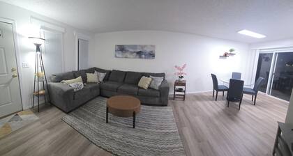 Quiet 2-bedroom apartment new remodel near airport and shopping