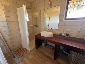 Shower, hair dryer, towels, soap - Villa with private pool near Palombaggia (splendid beach) & Santa Giulia (porto vecchio)