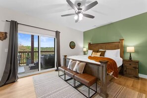 5 bedrooms, desk, iron/ironing board, free WiFi - 1 mile from Silver Dollar City- Hot Tub and Game Room (Branson)