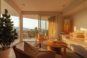 Smart TV - Golden Light Beachfront Condo in the Heart of Town (Jaco)