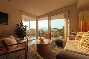 Smart TV - Golden Light Beachfront Condo in the Heart of Town (Jaco)