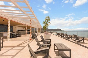 Outdoor dining - Golden Light Beachfront Condo in the Heart of Town (Jaco)