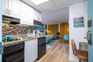 Interior - Universal Nest Orlando • 5 Min to Epic • Pool View • Free Parking no extra fee (Orlando)