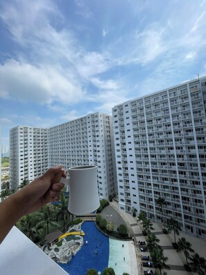 Property grounds - 12FLR 1 BR Condo Unit with Balcony - Pool View near MOA, Pasay City (Pasay City)