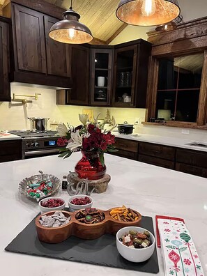 Private kitchen - Stay in an Enchanted Outpost in Angel Fire (Angel Fire)