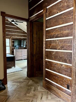 Iron/ironing board, internet, bed sheets - Stay in an Enchanted Outpost in Angel Fire (Angel Fire)