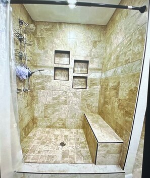 Bathroom - Marvelous 4-bedroom house with AC in charming Liberty (Liberty)