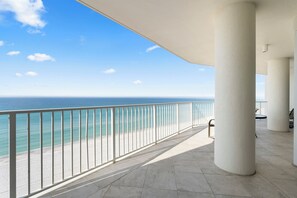 Property grounds - Exclusive beachfront units and breathtaking ocean views at Princess Condos. (Panama City Beach)