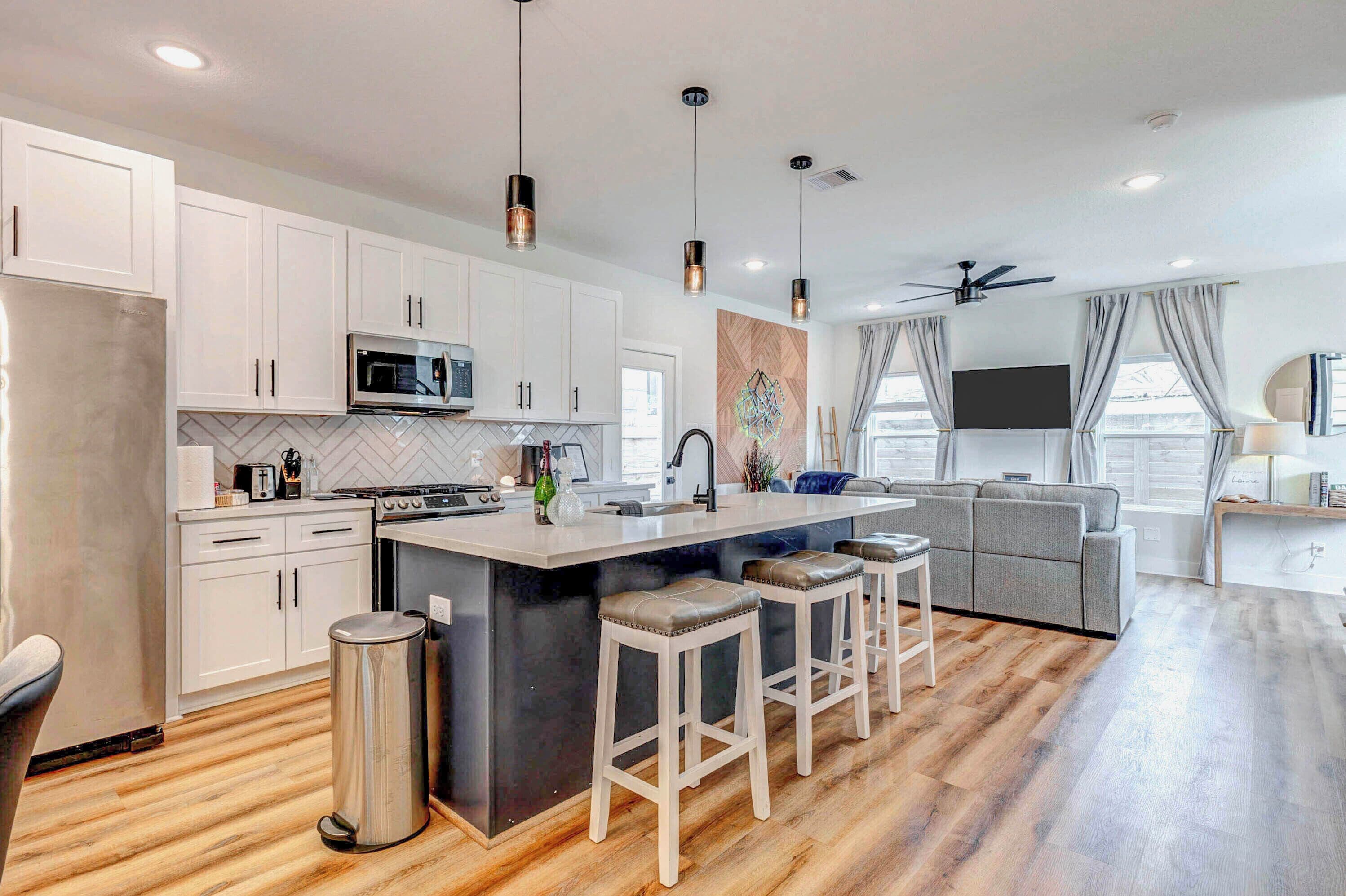 Microwave, stovetop, dishwasher, coffee/tea maker