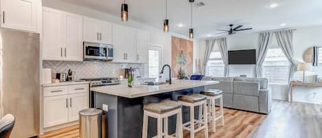 Microwave, stovetop, dishwasher, coffee/tea maker