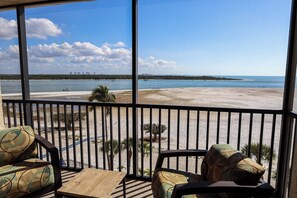 Property grounds - New Beachfront Condo - Breathtaking Views & Pool (Fort Myers Beach)
