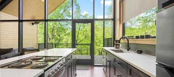 The Miller at In the Trees Luxury Resort, Hot Tub, Fireplace, Mountaintop