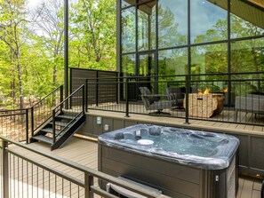 Terrace/patio - The Miller at In the Trees, Hot Tub, Fireplace, Mountaintop (Hot Springs National Park)