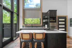 Fridge, microwave, coffee/tea maker, dining tables - The Miller at In the Trees, Hot Tub, Fireplace, Mountaintop (Hot Springs National Park)