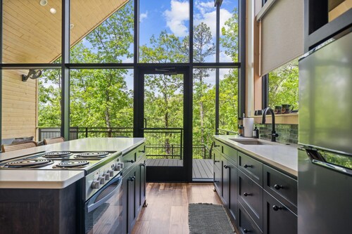 The Eagle at In the Trees, Hot Tub, Mountaintop, Fireplace, Luxury