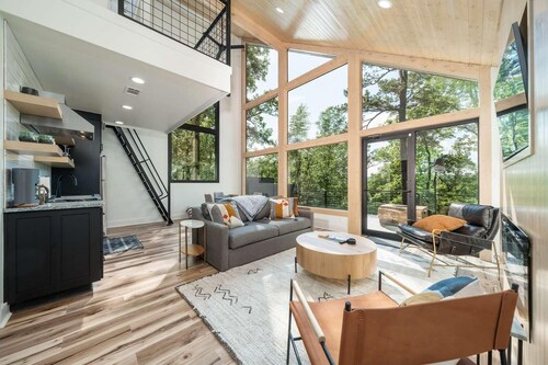 The Woodcutter at In the Trees Luxury Resort, Mountaintop, Hot Tub, Outdoor Fireplace