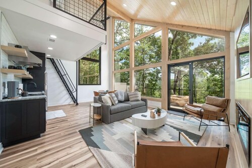 The Beaver at In the Trees Luxury Resort, Mountaintop, Hot Tub, Outdoor Fireplace