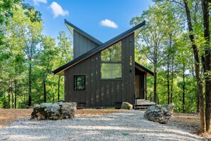 Exterior - The Hedgehog at In the Trees Luxury Resort, Mountaintop, Hot Tub, Outdoor Fireplace (Hot Springs National Park)