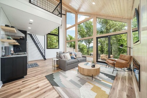 The Grey Horse at In the Trees Luxury Resort, Mountaintop, Hot Tub, Outdoor Fireplace