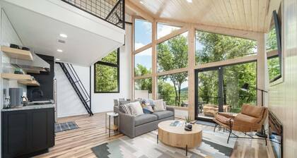 The Grey Horse at In the Trees Luxury Resort, Mountaintop, Hot Tub, Outdoor Fireplace