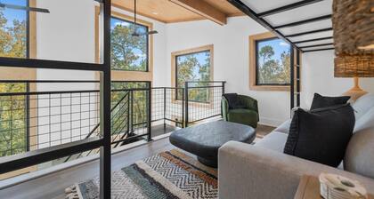 The Swallow Treehouse at In the Trees Luxury Resort, Mountaintop, Hot Tub, Outdoor Fireplace