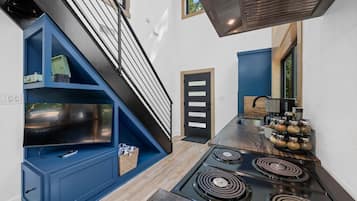 Cafetera y tetera y comedor