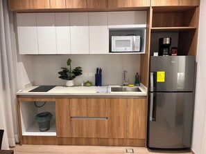 Microwave, stovetop - Brandnew cozy modern Studio in safe and trendy area in Quito North (Quito)