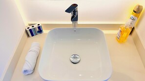 Towels, soap, toilet paper - Brandnew cozy modern Studio in safe and trendy area in Quito North (Quito)