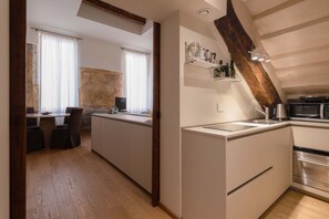 Refrigerador, microondas, parrilla de estufa y lavavajillas 