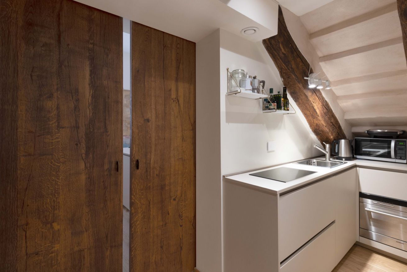 Frigorifero, microonde, piano cottura, lavastoviglie