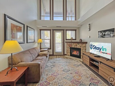 Top-Floor Silver Rock 1BR – Comfort in Every Stay