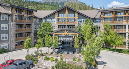 Top-Floor Silver Rock 1BR â Comfort in Every Stay