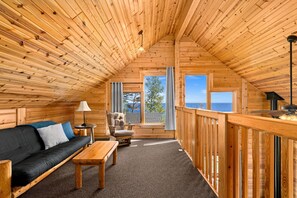 Unclassified image, 2 of 11, button - Charming cabin only feet from Lake Superior (Two Harbors)