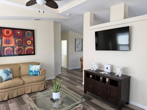Smart TV - Fort Myers Palms Resort Retreat (Fort Myers Beach)