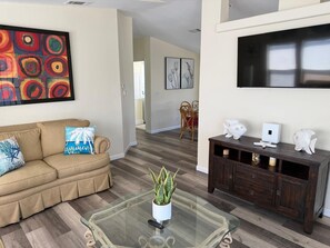 Smart TV - Fort Myers Palms Resort Retreat (Fort Myers Beach)