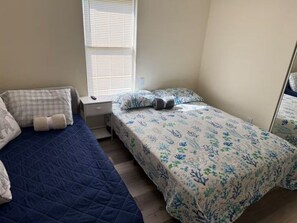 2 bedrooms, iron/ironing board, WiFi, bed sheets - Fort Myers Palms Resort Retreat (Fort Myers Beach)