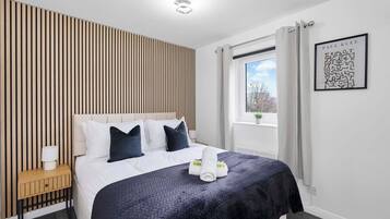 Iron/ironing board, WiFi, bed sheets