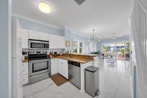 Private kitchen - 7026 Waterfront Duck Key Villa - Sleeps 6 (Marathon)