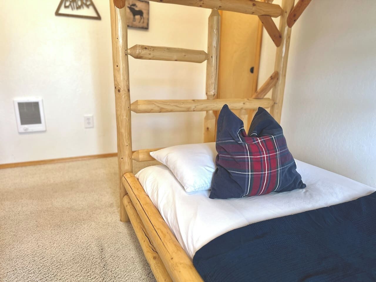 3 室のベッドルーム、アイロン / アイロン台、 旅行用ベビーベッド、WiFi (無料)