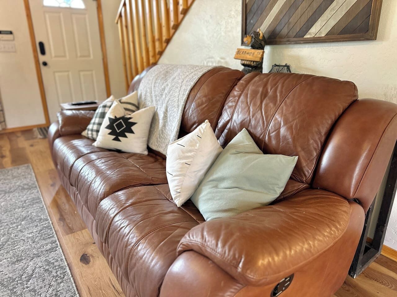 スマートテレビ、暖炉、DVD プレーヤー、書庫