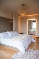 Casa presidencial, banheira de hidromassagem, vista para a montanha | Roupas de cama premium, escrivaninha, ferros/tábuas de passar roupa