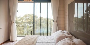 Casa presidencial, hidromasaje, vista a la montaña | Ropa de cama de alta calidad y escritorio 