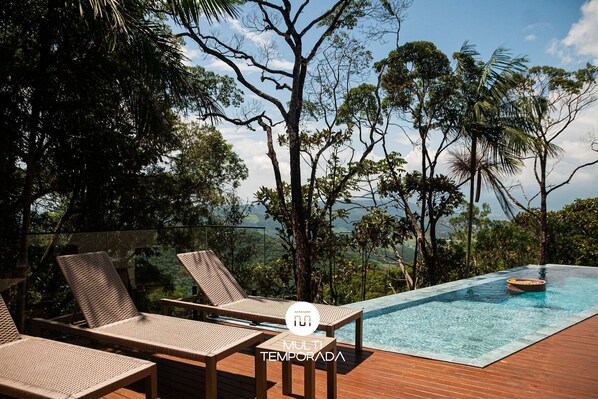 Casa presidencial, bañera de hidromasaje, vistas a la montaña | Servicio de la habitación