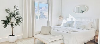 Stunning 3BR Tropical Resort-Style Home with Private Sauna & Jacuzzi Oasis