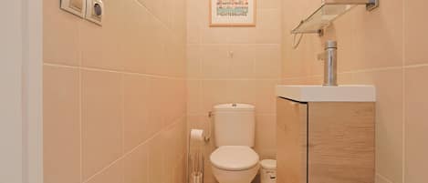 シャワー、ヘアドライヤー、タオル