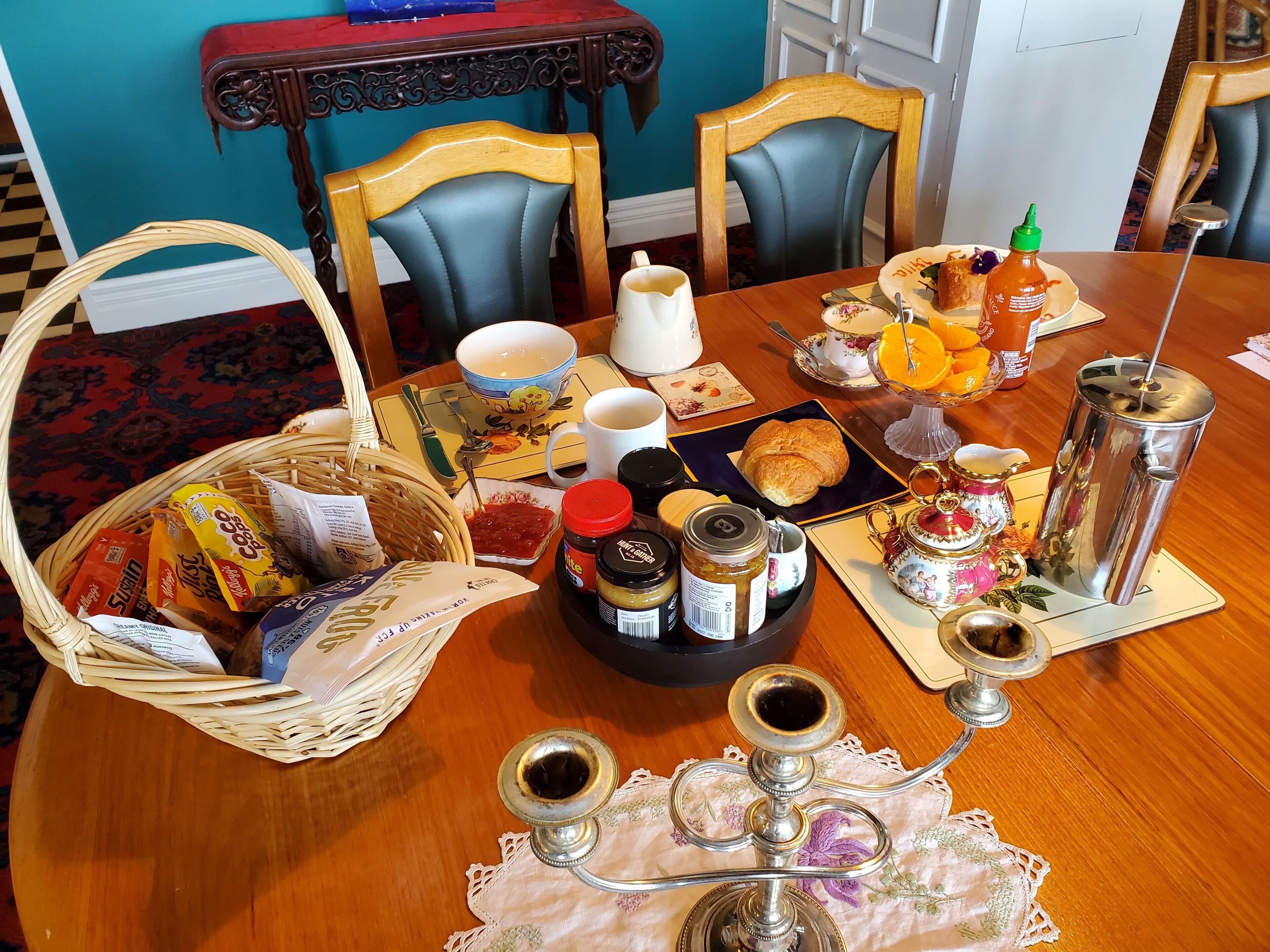 Daily continental breakfast (NZD 25 per person)