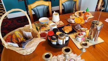 Daily continental breakfast (NZD 25 per person)