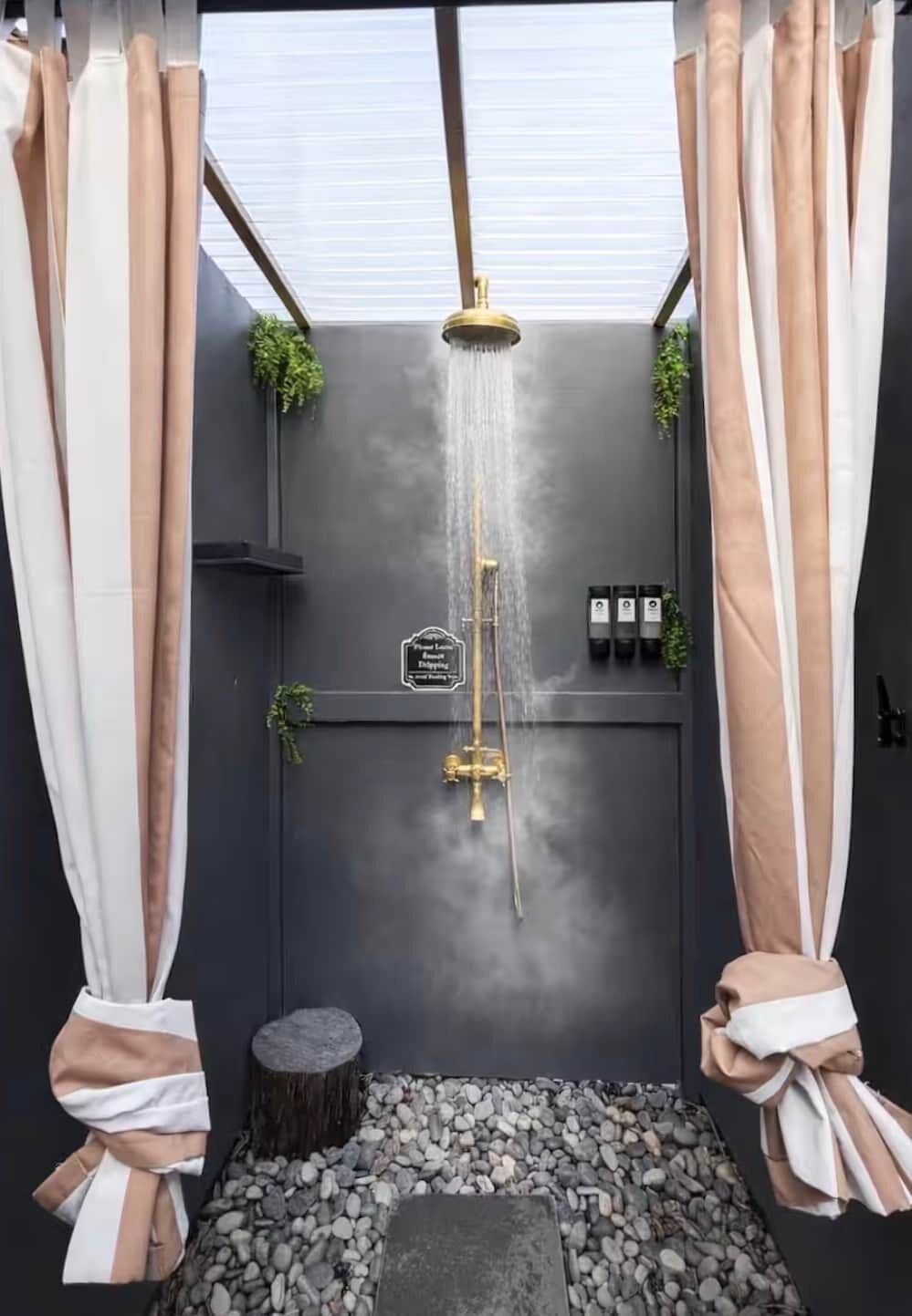 Amenidades de baño ecológicas, toallas, jabón, shampoo 