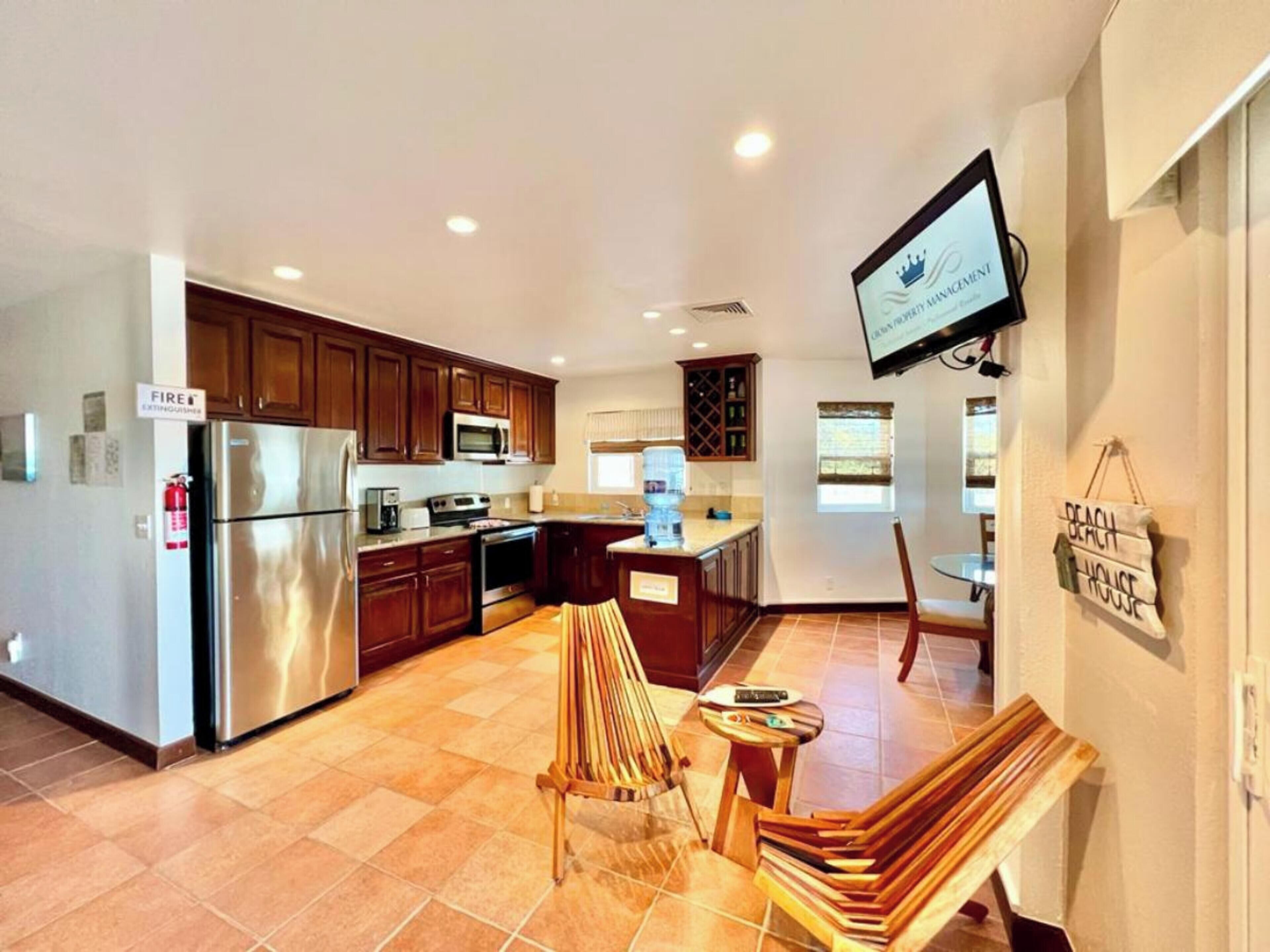 Deluxe Suite, 2 Bedrooms, Sea View | Private kitchen