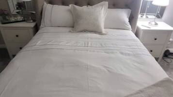 Iron/ironing board, WiFi, bed sheets